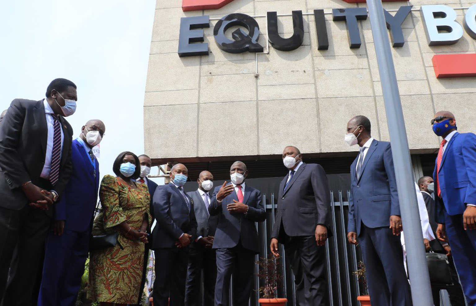 Le président du Kenya inaugure la banque EquityBCDC à Kinshasa